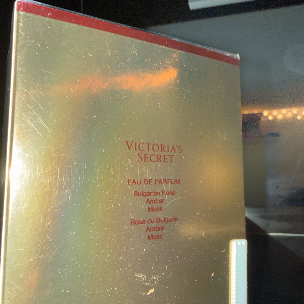 Victoria's Secret Rapture perfume..Eau de Parfum in Gold Box 3.4 oz - Picture 2 of 4